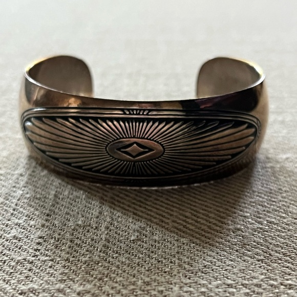 B. Webb DIAMOND EYE Sterling Silver cuff bracelet Navajo artist - Picture 2 of 12